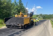 Turnăm covor asfaltic pe DJ 157, în zona Hoișești – Făurei.